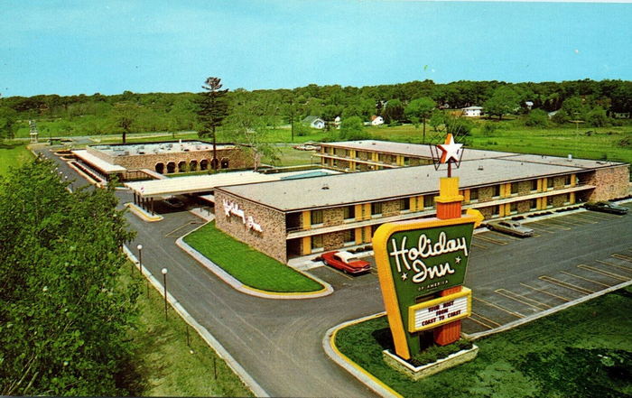 Holiday Inn - Muskegon Holiday Inn (newer photo)